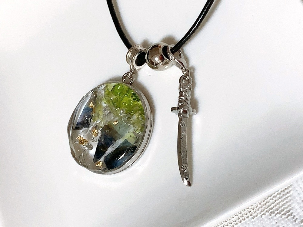 膝丸イメージネックレス