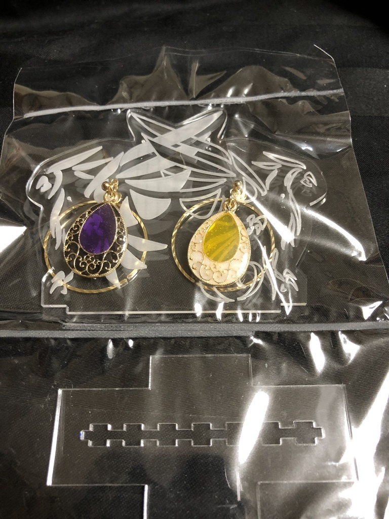 アクリルスタンド付き双頭イメージピアス/イヤリング