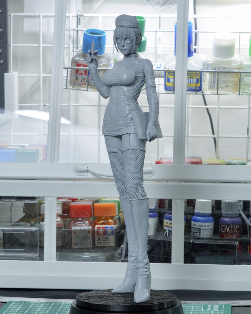 1/6スケール 未組み立てガレージキット「Needle Nurse」