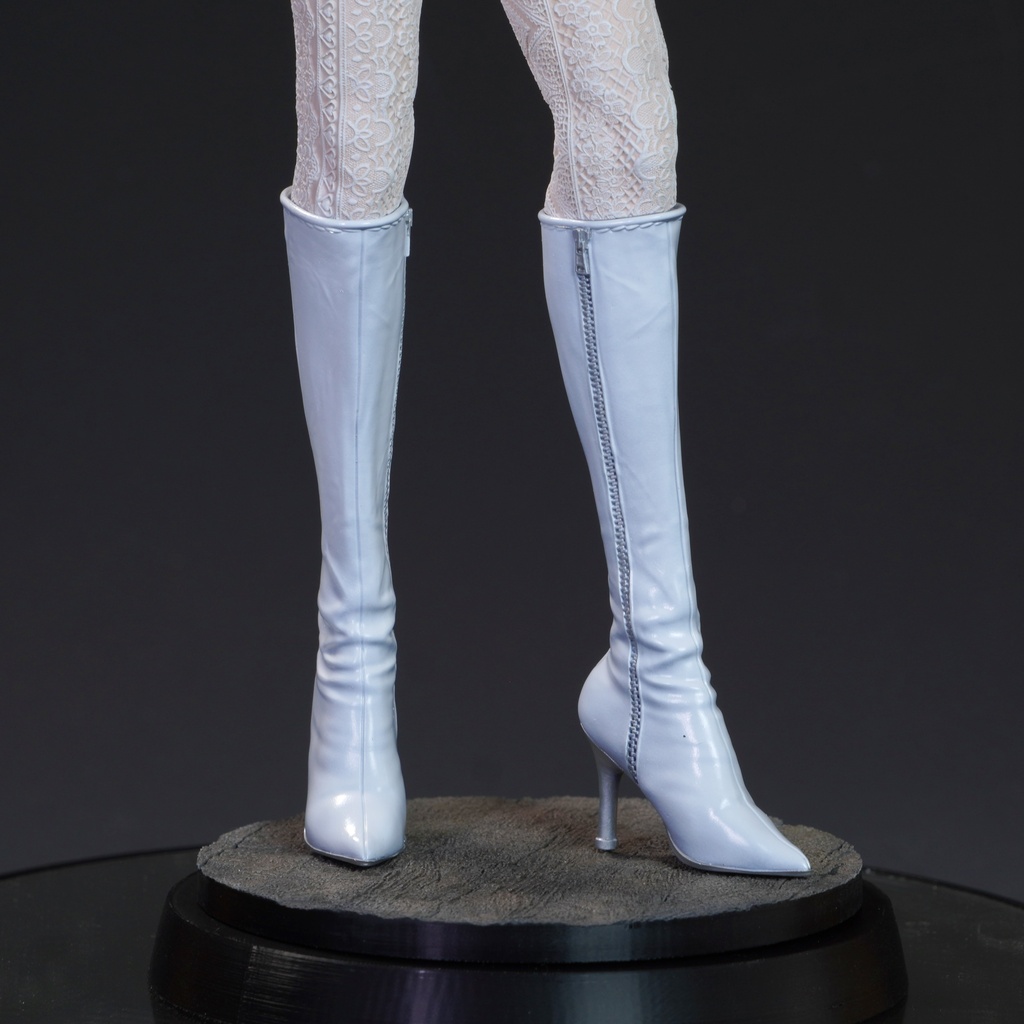 1/6スケール 未組み立てガレージキット「Needle Nurse」