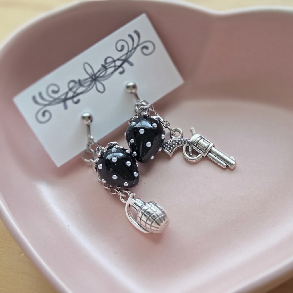 黒イチゴの危ないイヤリング