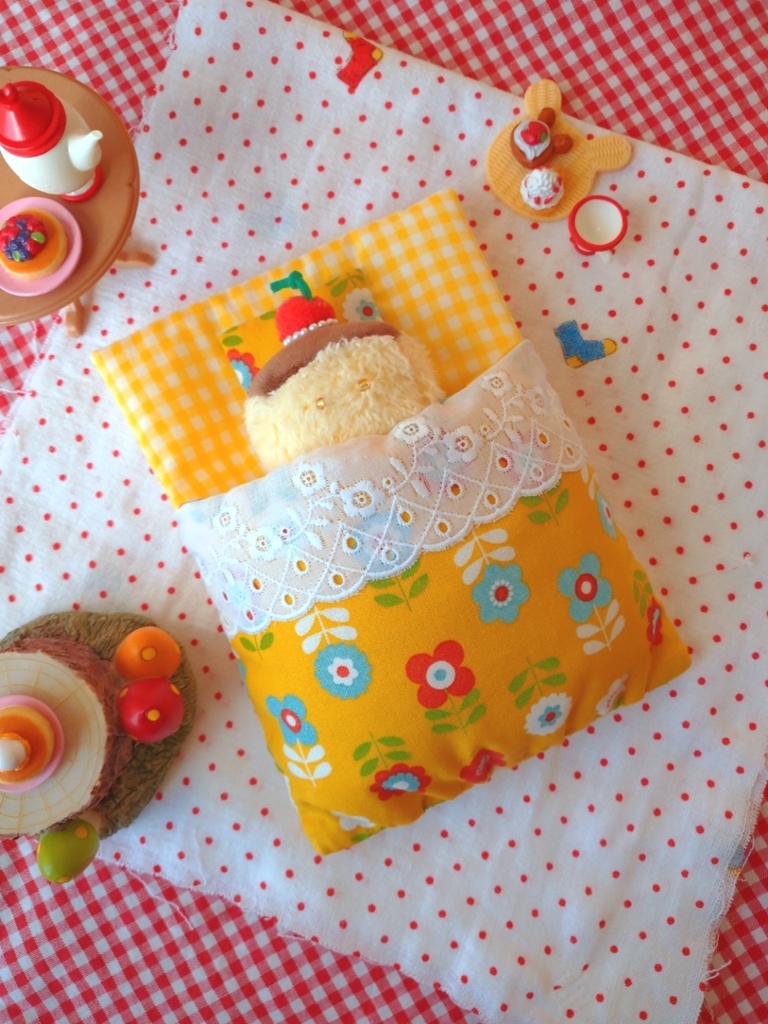 ポケット型おふとん(レトロフラワー黄)