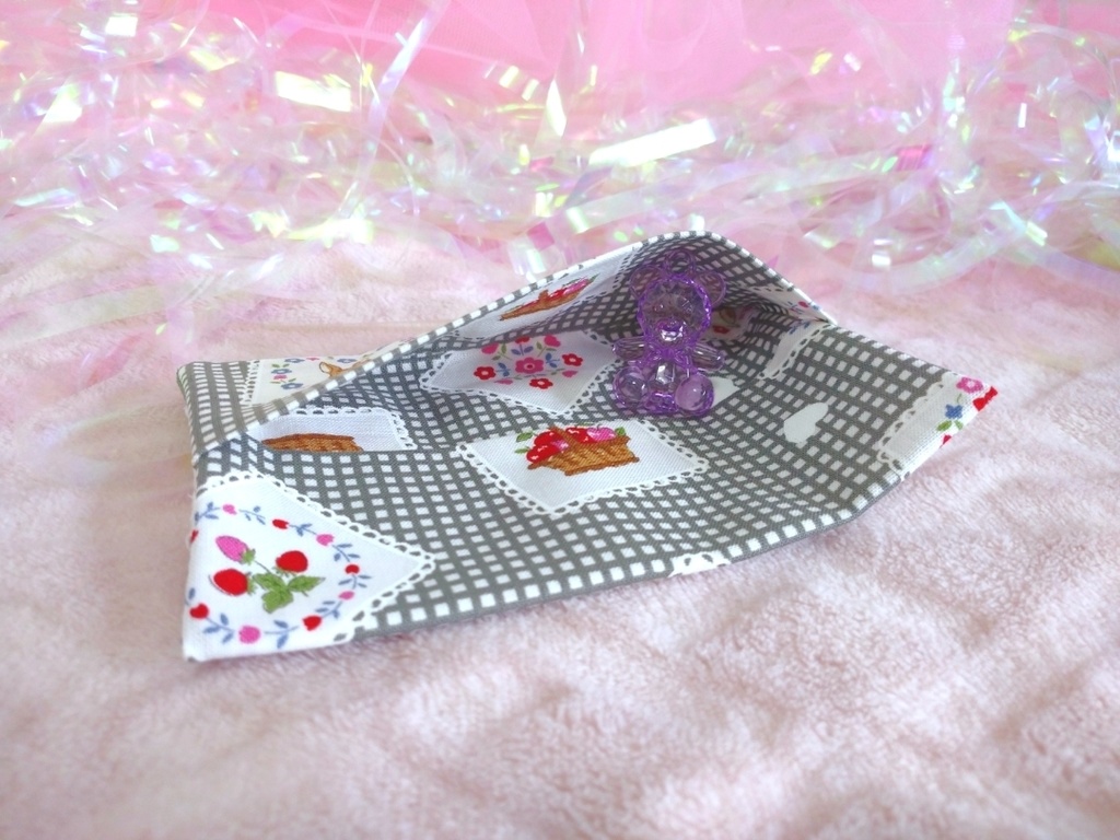 コロコロいちごのポケットティッシュケース