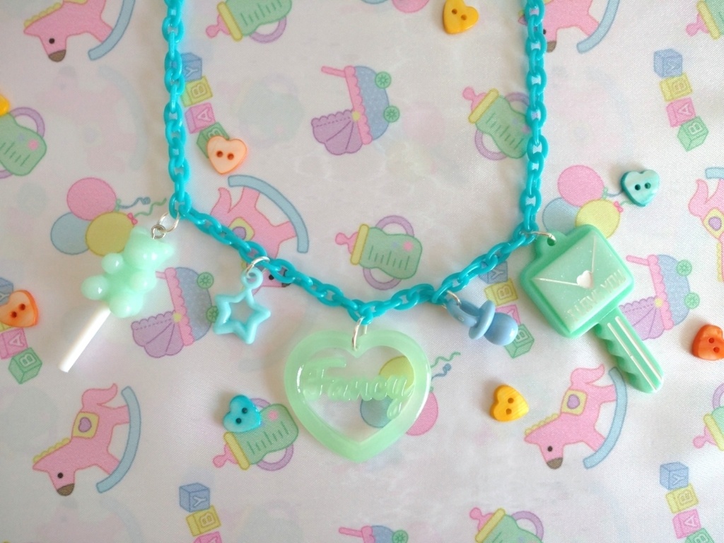 ミントブルーのトイネックレス