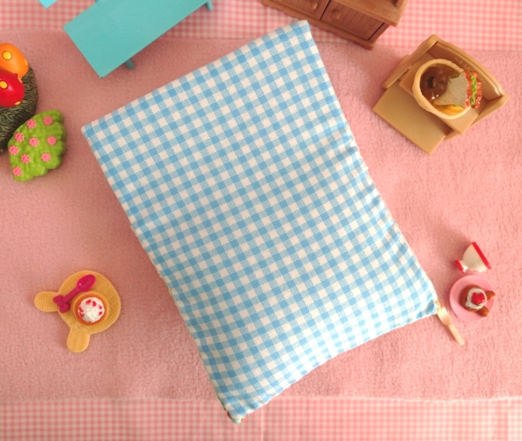 飾って遊べるポケット型おふとん(月とクマ)