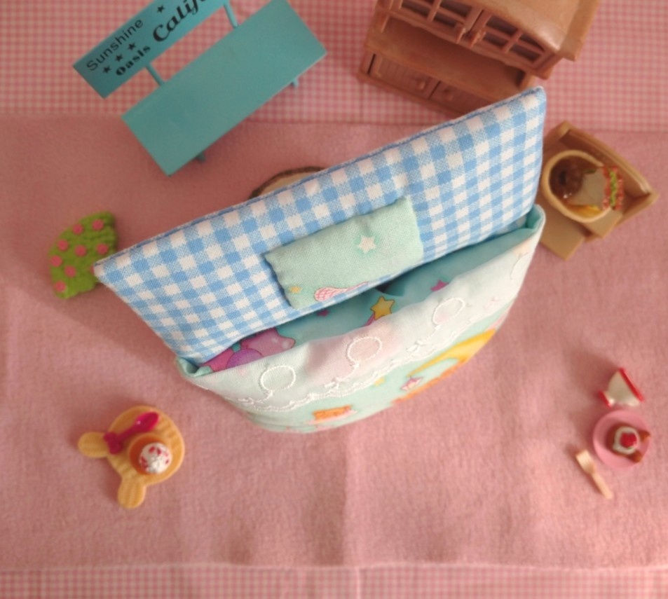 飾って遊べるポケット型おふとん(月とクマ)