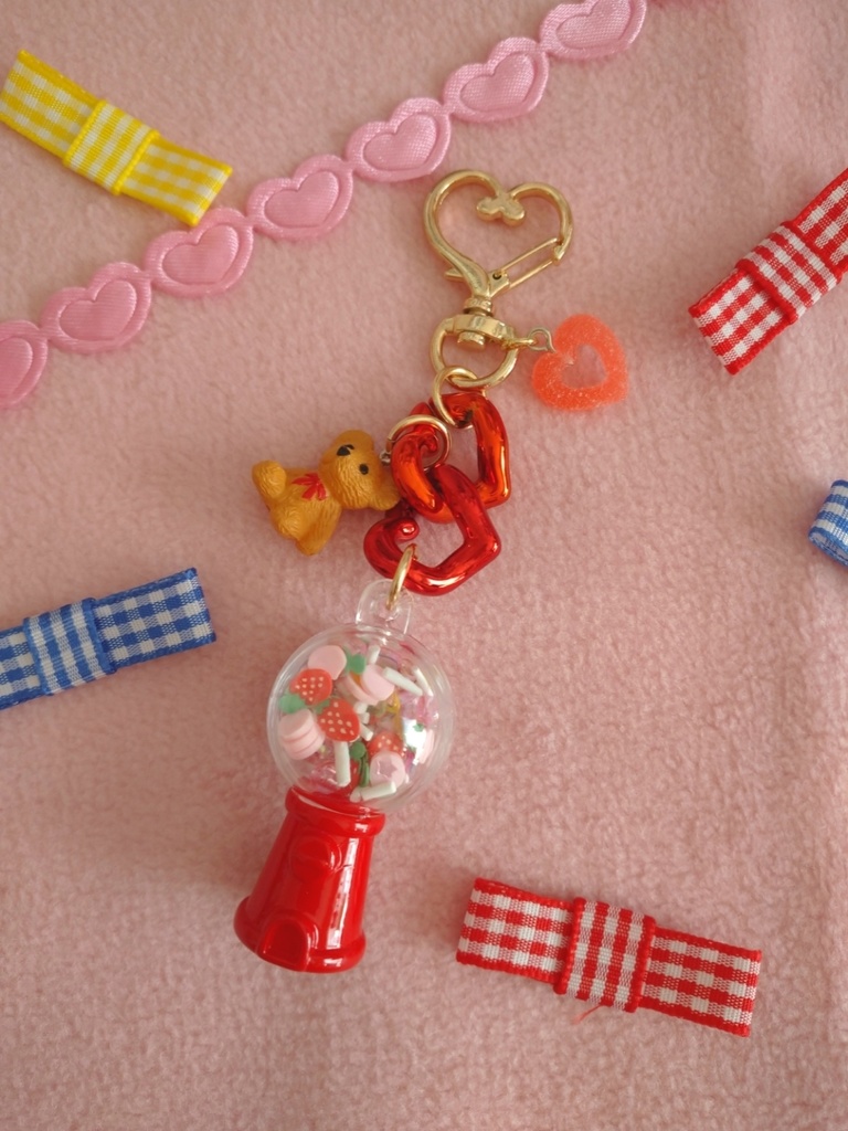 いちごなお菓子のガチャガチャキーホルダー