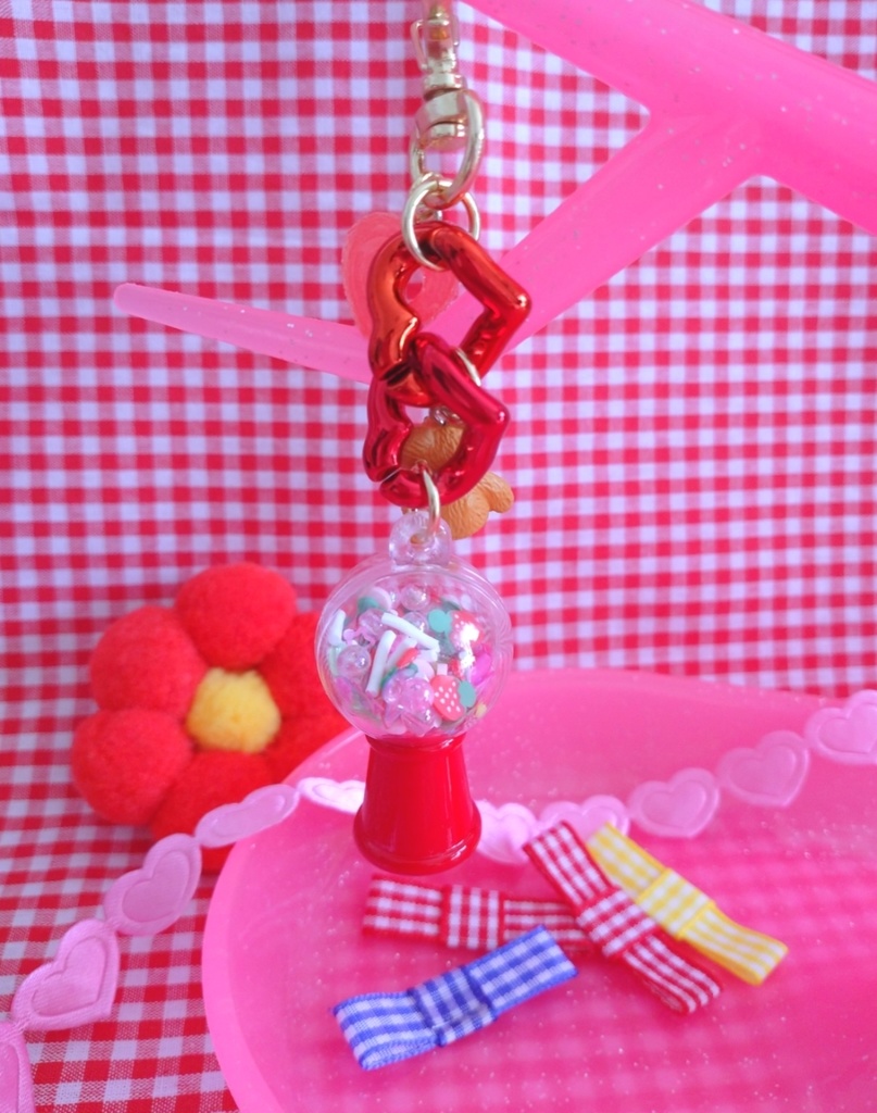いちごなお菓子のガチャガチャキーホルダー