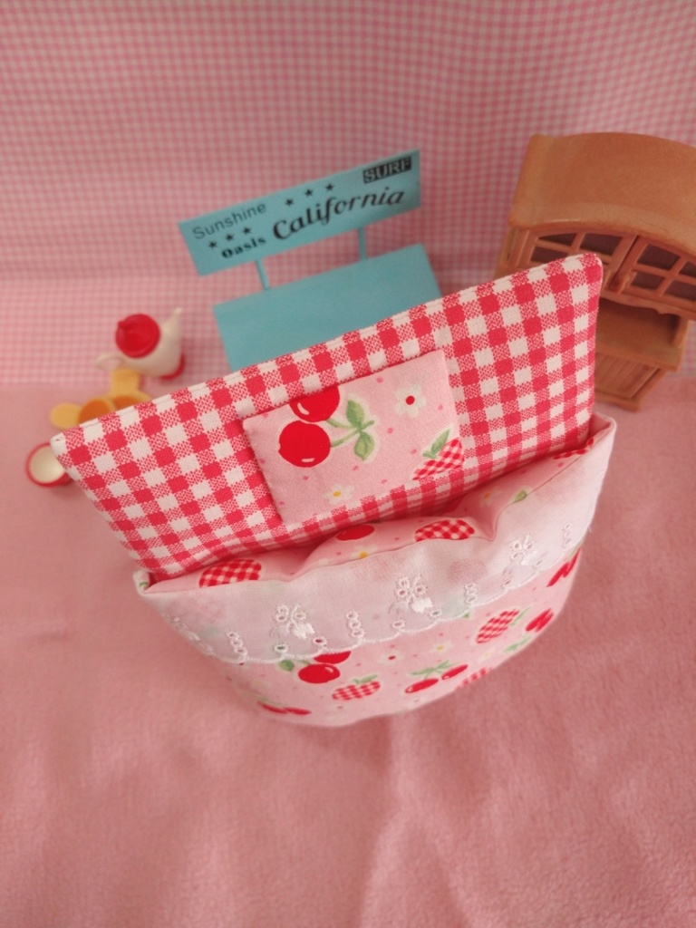 飾って遊べるポケット型おふとん(さくらんぼフルーツ)
