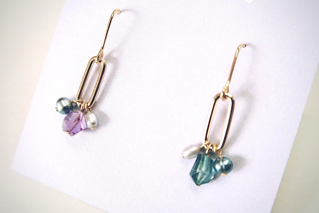 揺れるゴールドの花束ピアス/イヤリング