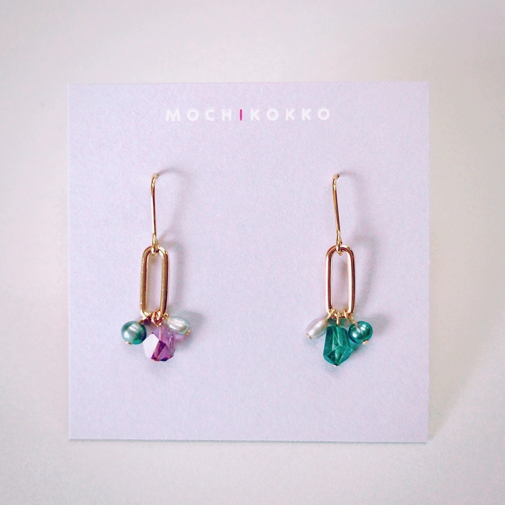 揺れるゴールドの花束ピアス/イヤリング