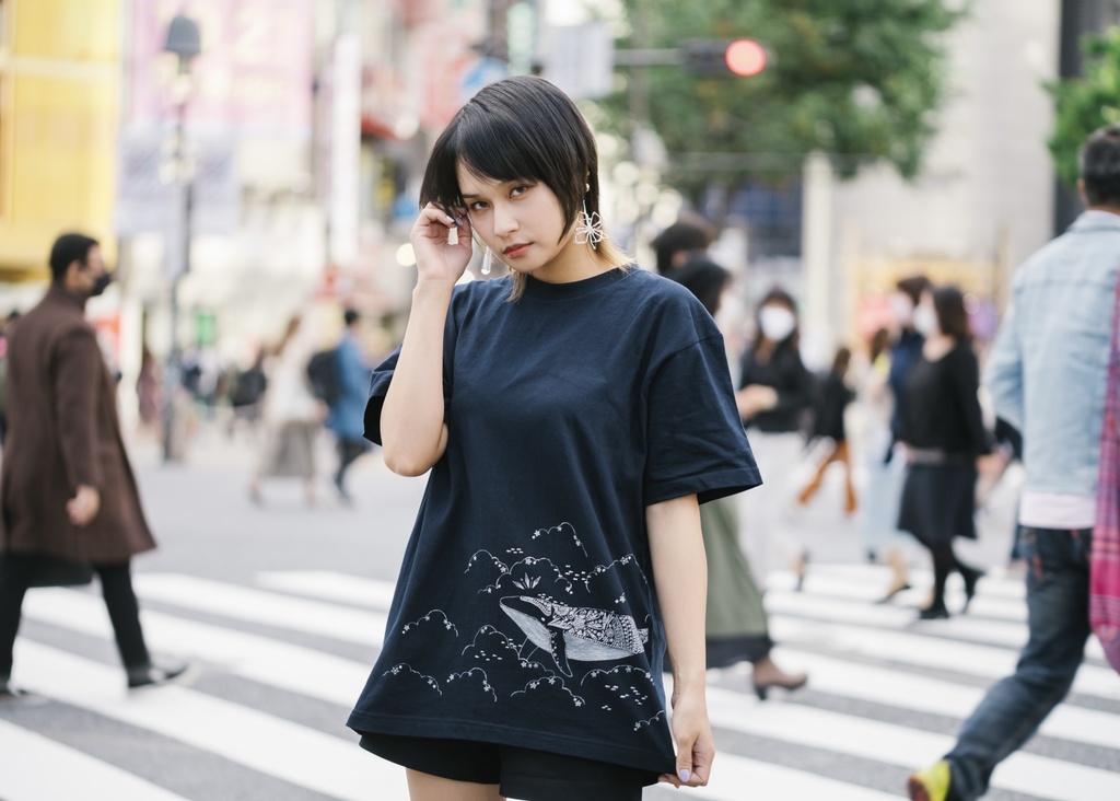 宇宙くじらのTシャツ(紺ver.)