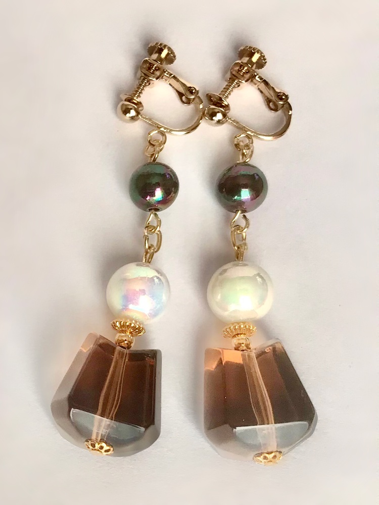 アクリルビーズの香水瓶イヤリング