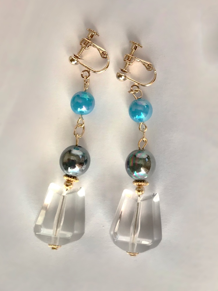 アクリルビーズの香水瓶イヤリング