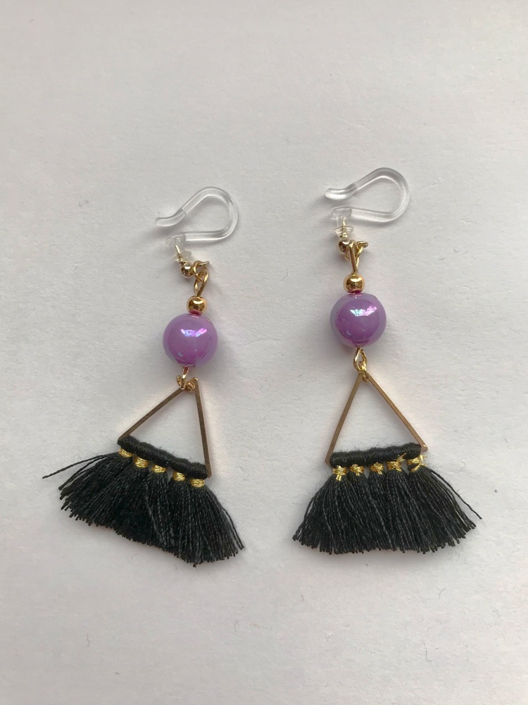 ミニタッセルのノンホールピアス