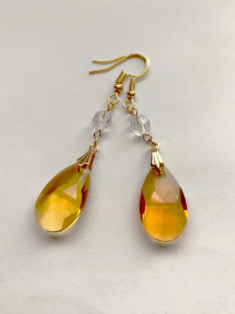 しずく型ビーズのピアス・イヤリング