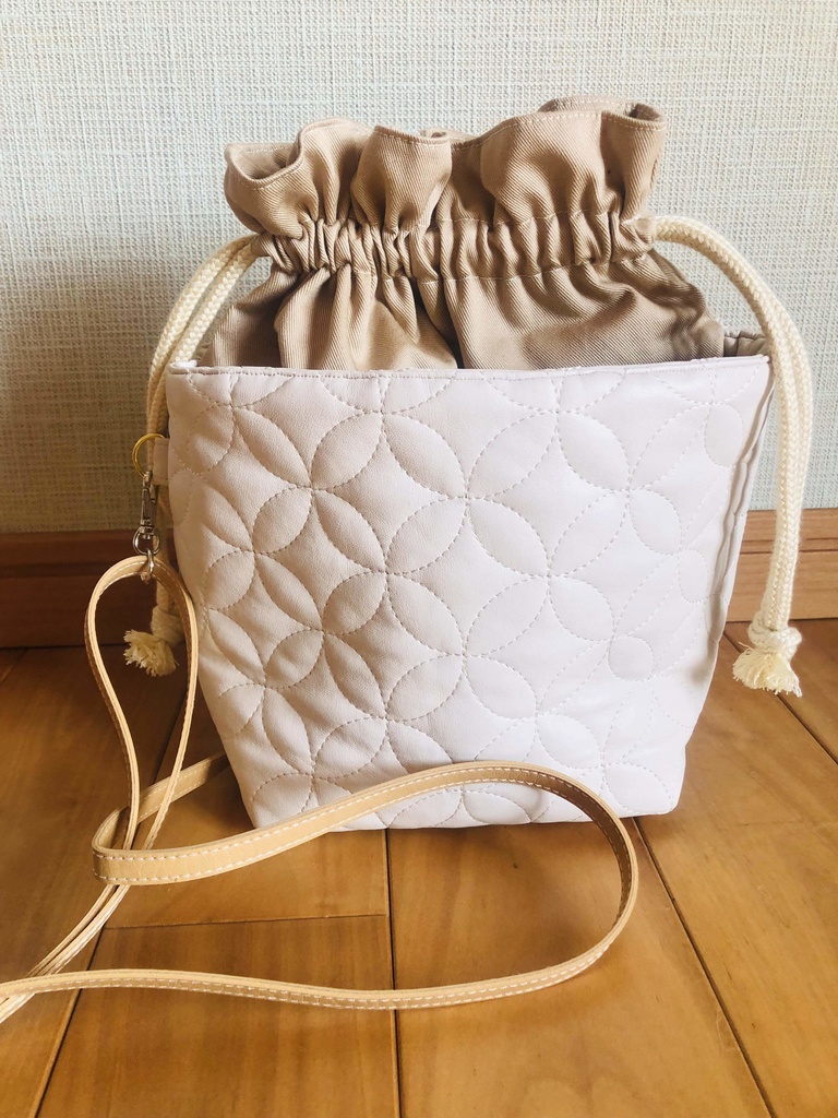 あおり口ポケット付きミニショルダーバッグ