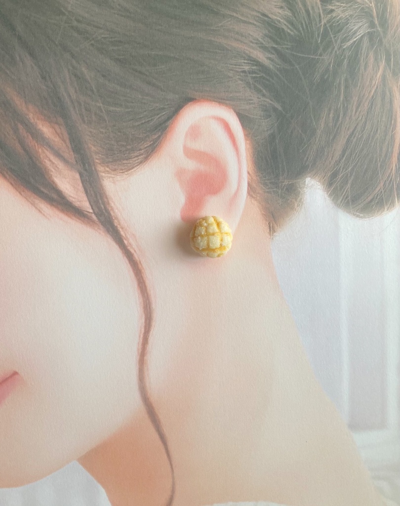 再販・メロンパンピアス