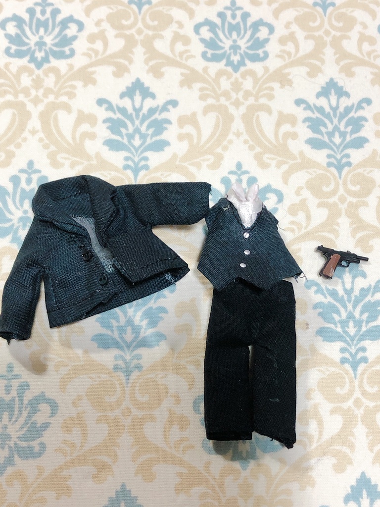 【🤍スーツ3点セット】かっこいい白ネクタイ🤍黒スーツ3点セット 裏家業やマフィアにも オビツ11ねんどろいどどーる兼用