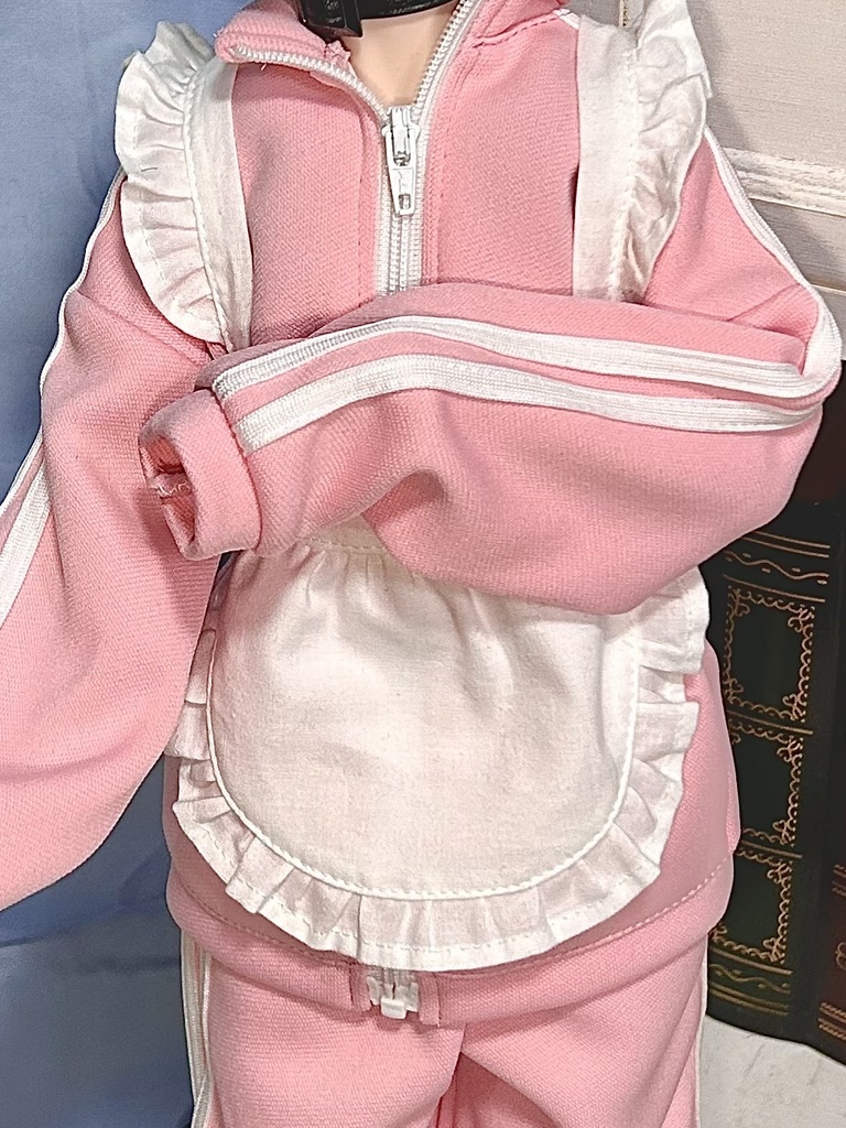 シンプルなフリルエプロン