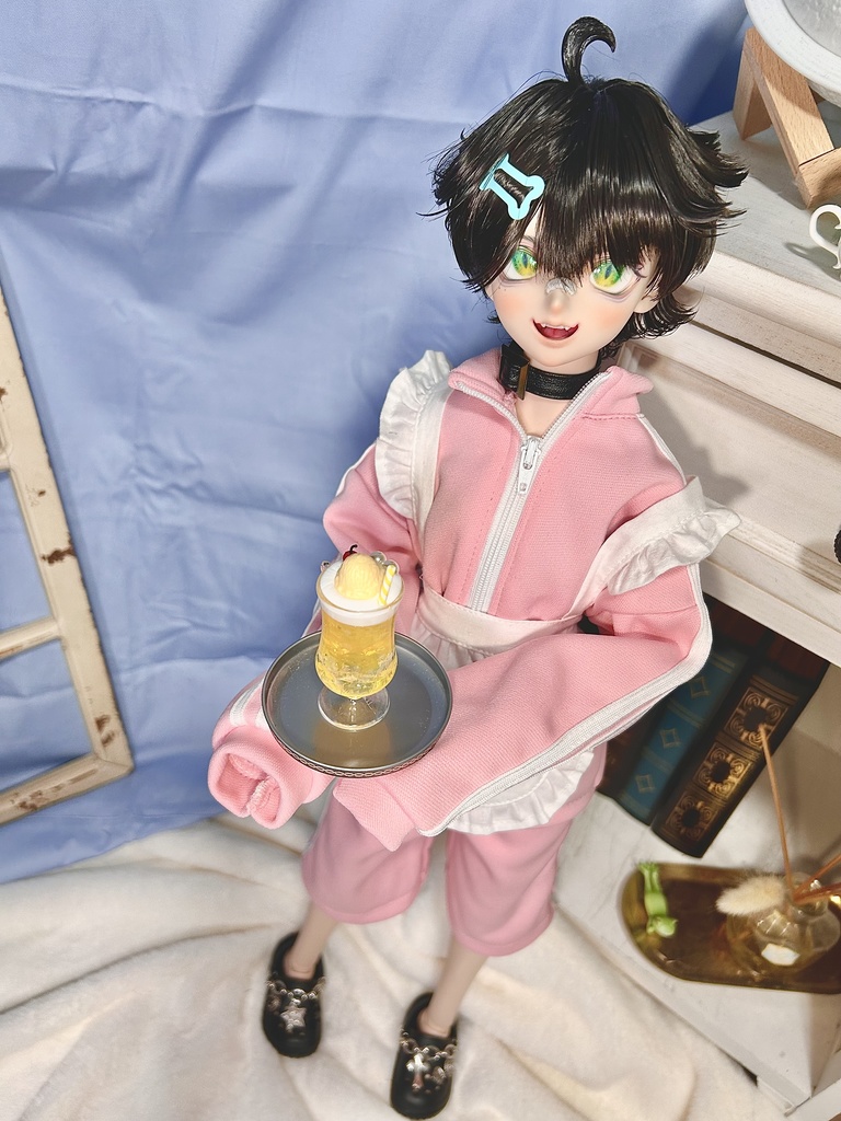 シンプルなフリルエプロン