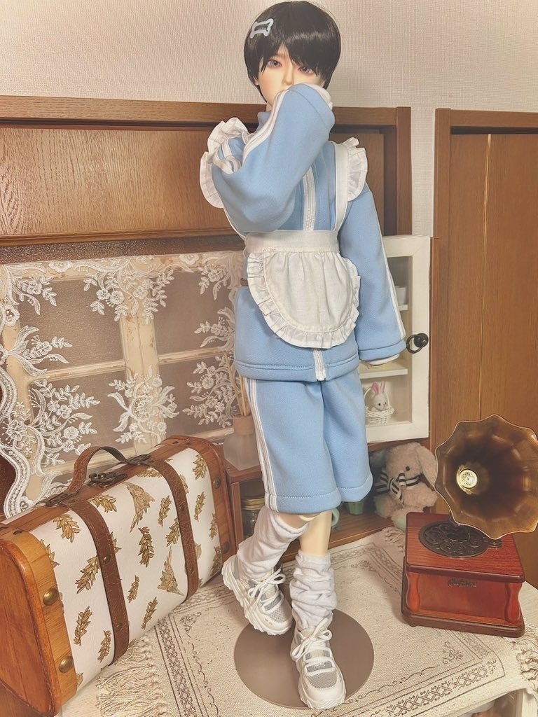 シンプルなフリルエプロン