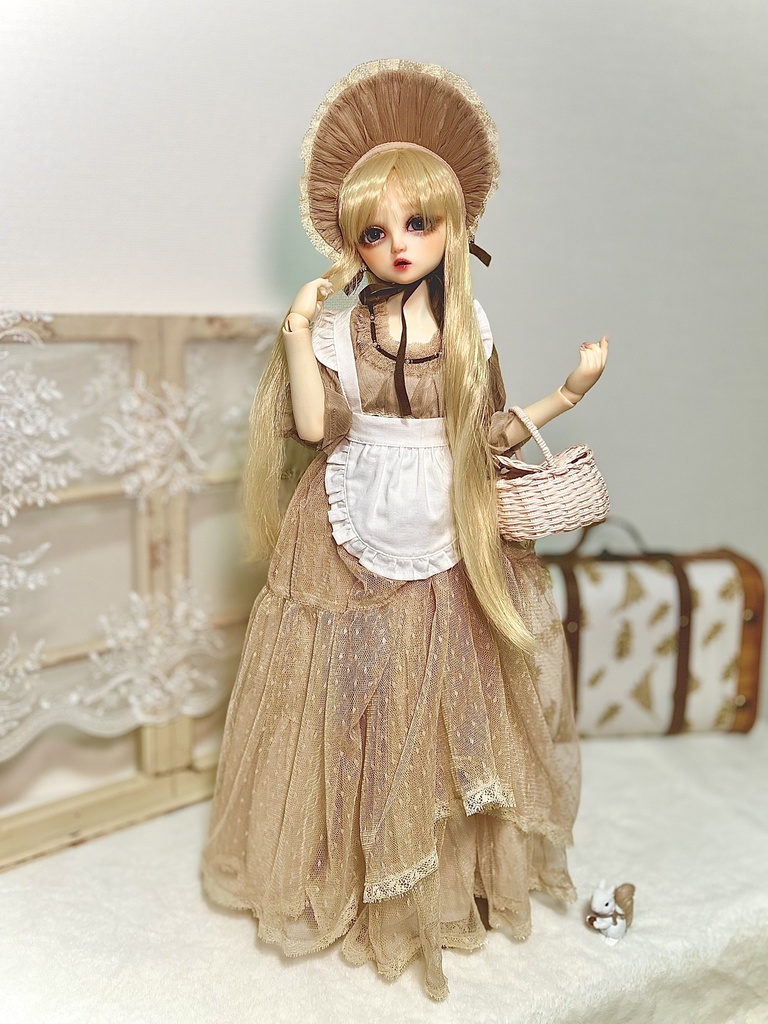 シンプルなフリルエプロン