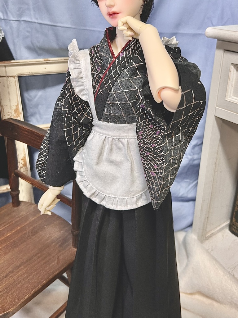 シンプルなフリルエプロン