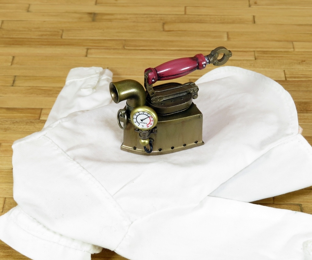 ガジェットゴースト「タイプ・炭アイロン」