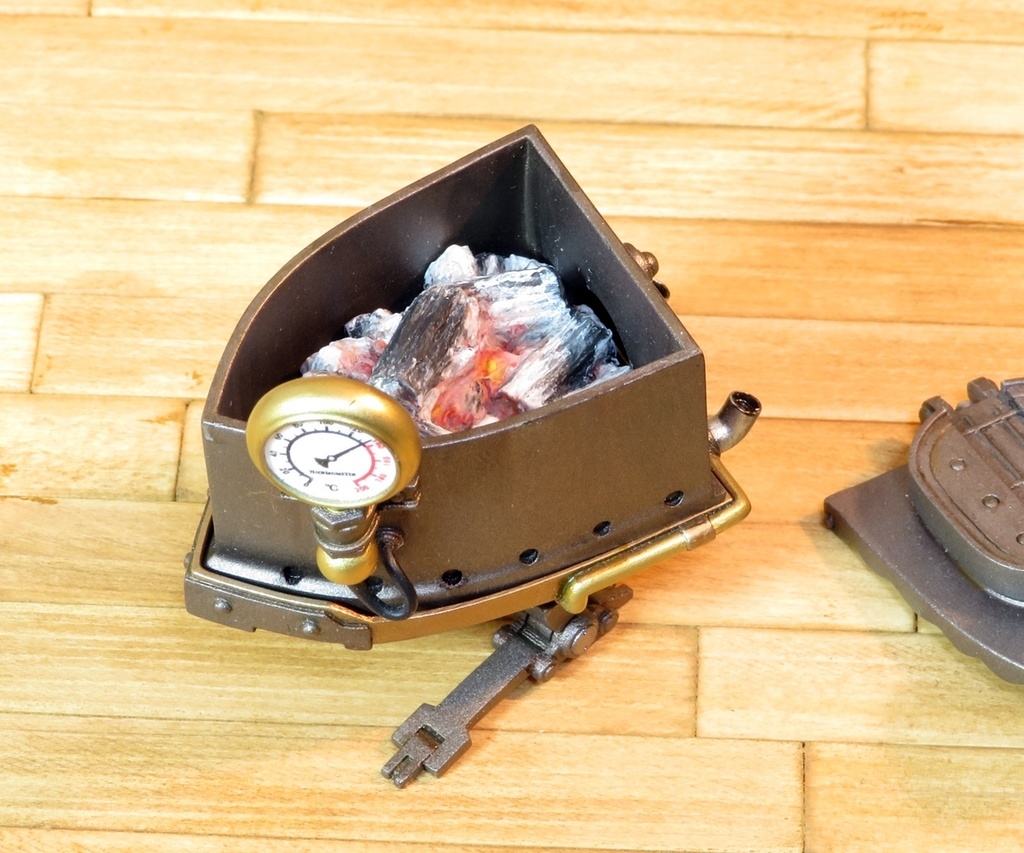 ガジェットゴースト「タイプ・炭アイロン」