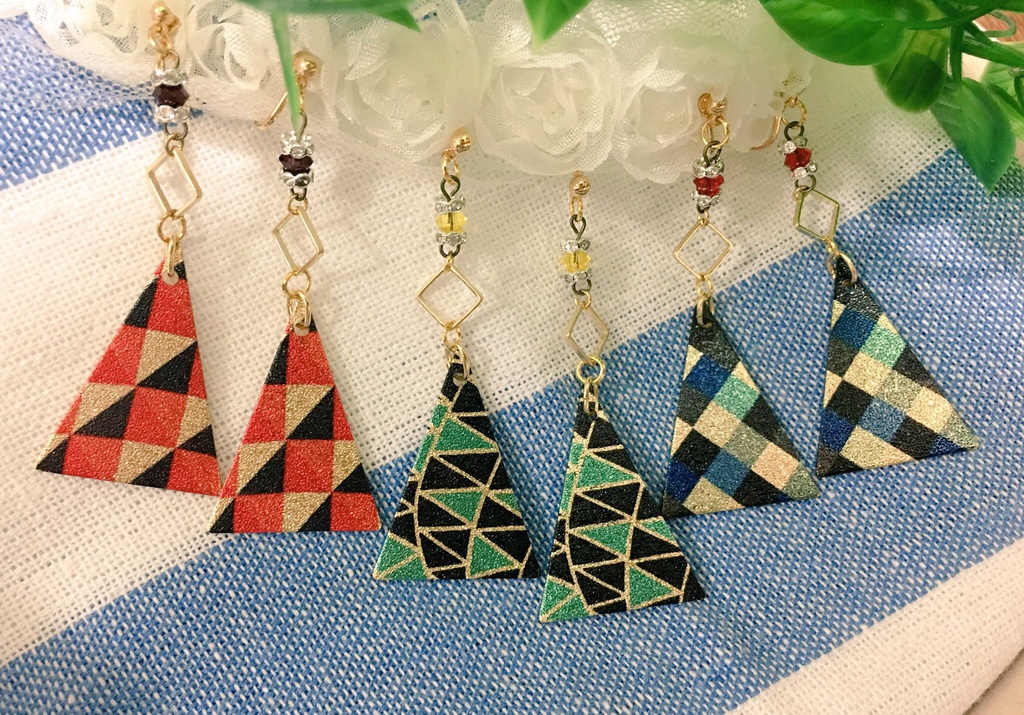 緋色イメージピアス・イヤリング