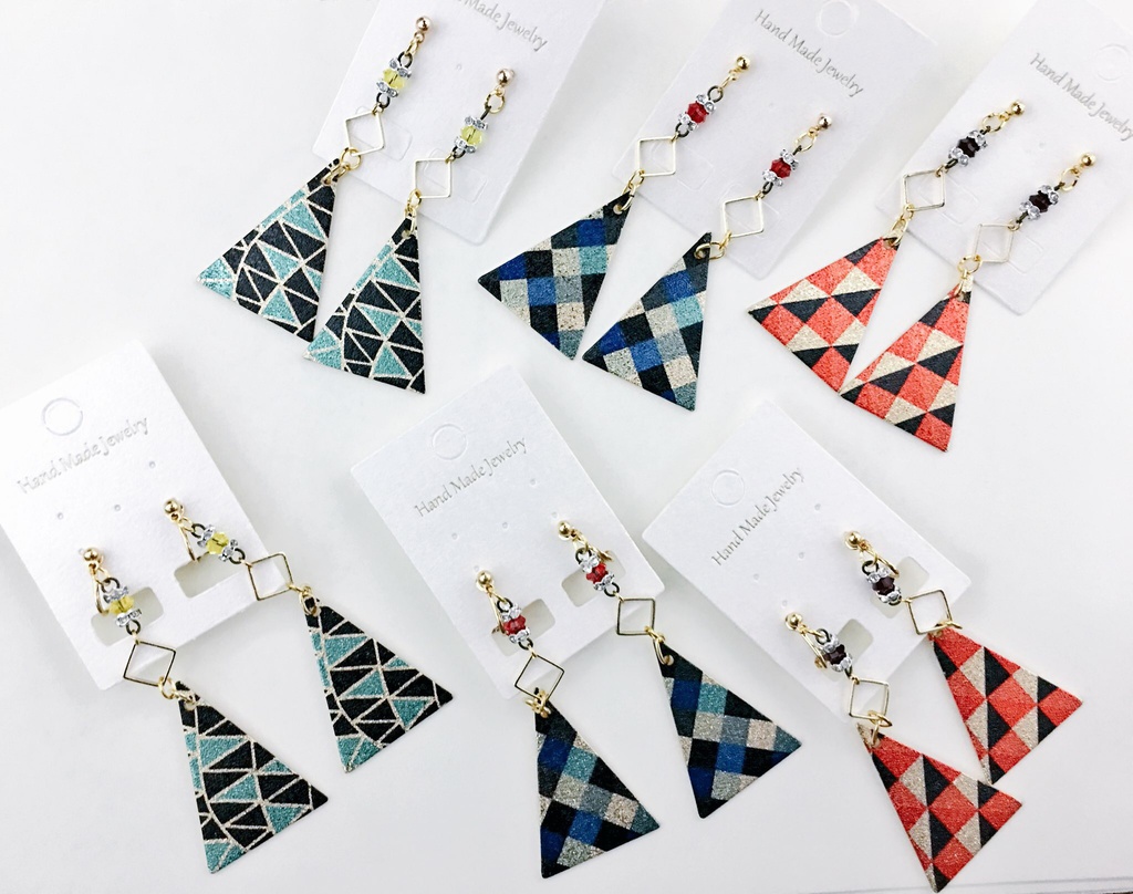 緋色イメージピアス・イヤリング