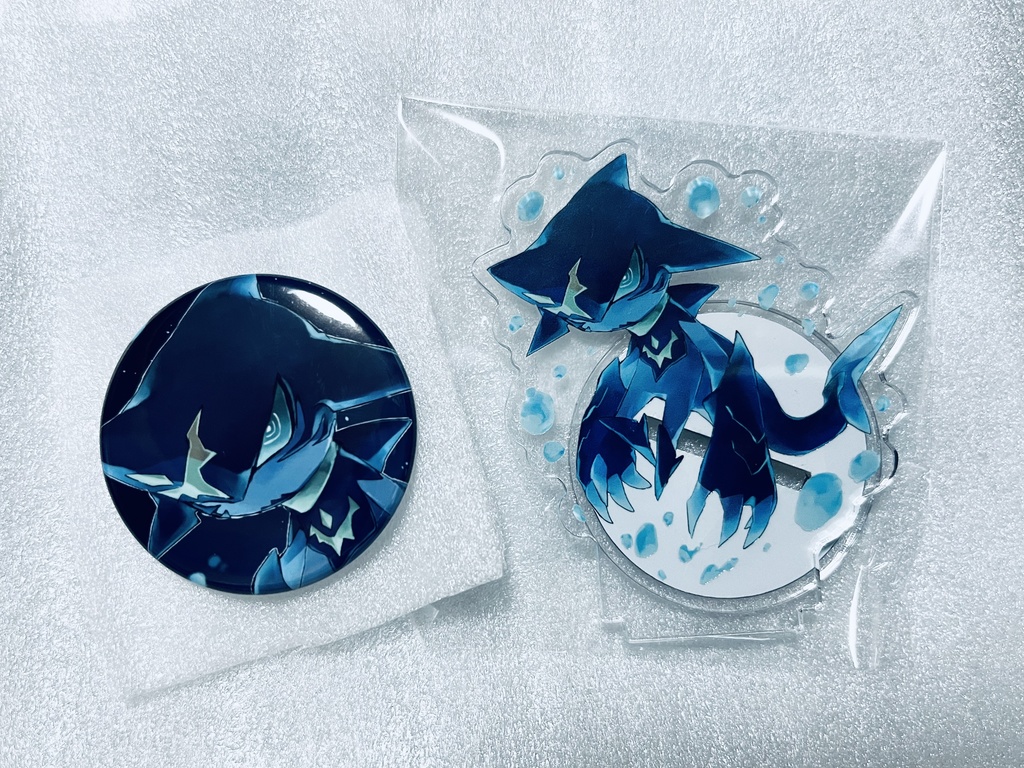 アーロ　アクスタ&缶バッジ