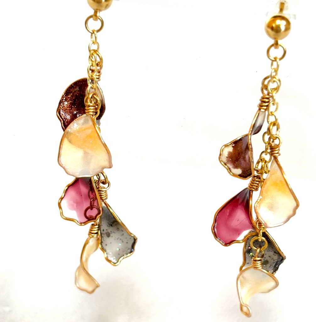 ディップアートで作る揺れる花びらピアス(ゴールド×ワインレッド)