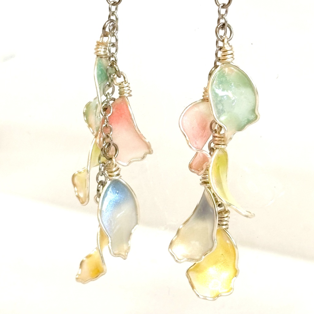 ディップアートで作る揺れる花びらピアス(シルバー×パステルカラー)