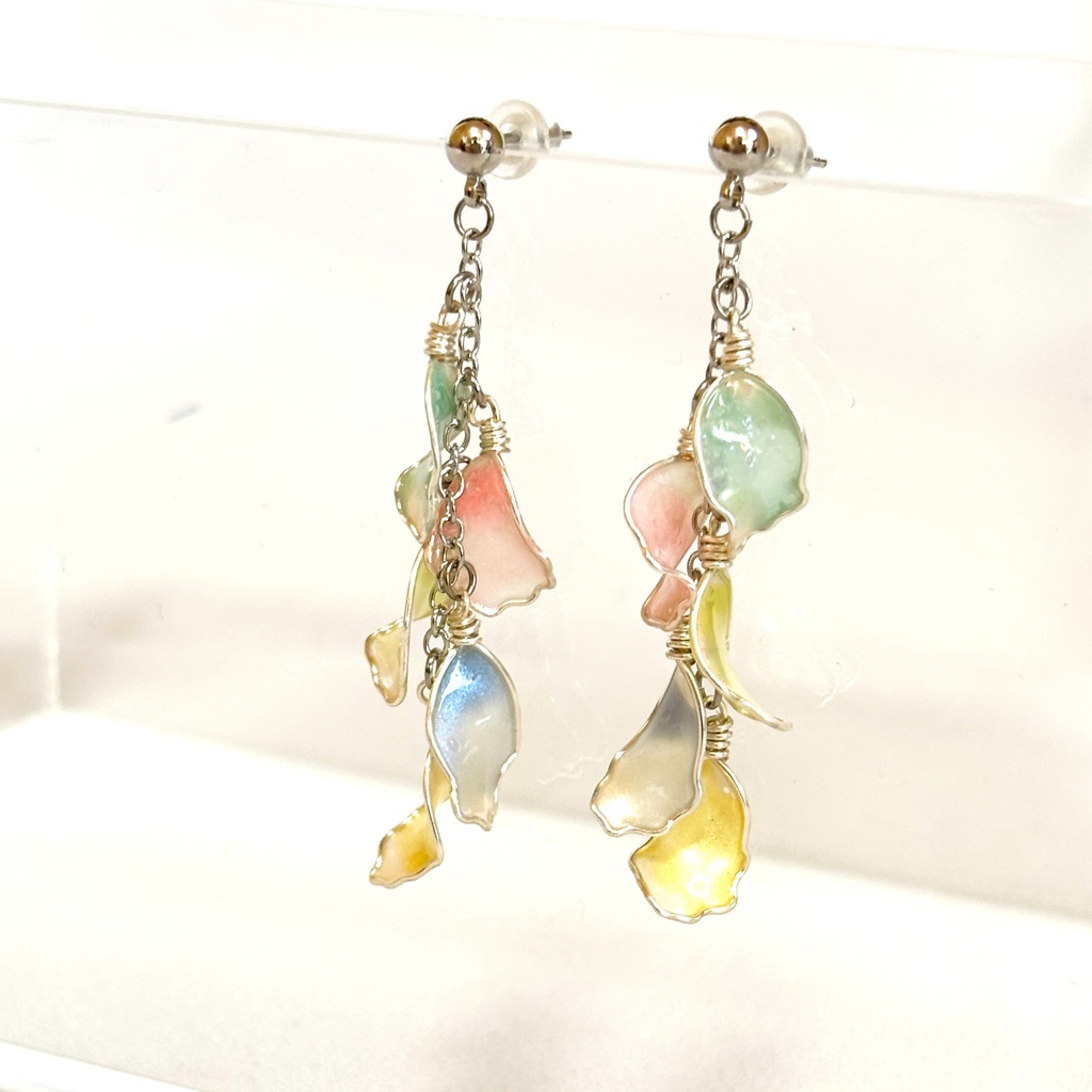 ディップアートで作る揺れる花びらピアス(シルバー×パステルカラー)