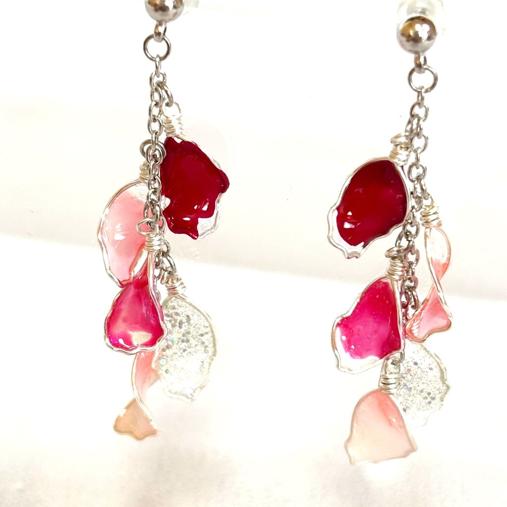 ディップアートで作る揺れる花びらピアス(シルバー×レッド)