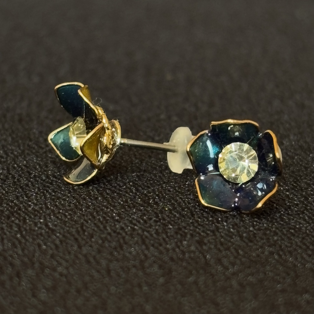 小さな華の煌めきピアス - 小さな輝きで魅せる耳元01(ディープブルー)