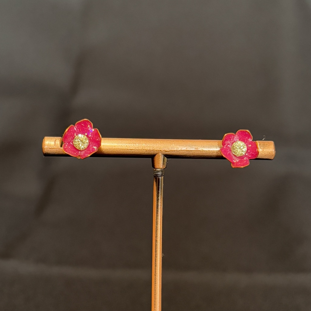 小さな華の煌めきピアス - 小さな輝きで魅せる耳元02(ビビットピンク)