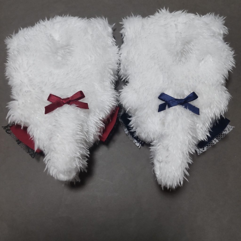 モフ白 ねこ 暗い赤リボン ネイビーリボン