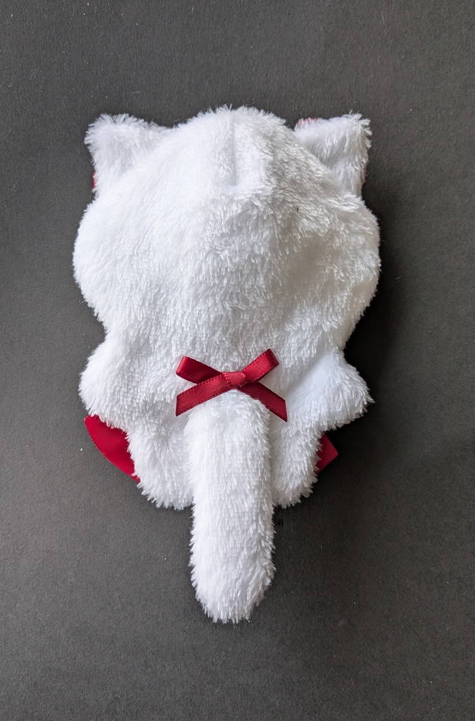 白ねこ 深紅リボン ぬい服 着ぐるみ