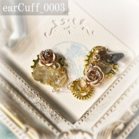 蛍石でしあげたスチームパンク桃薔薇イヤーカフ　ゴールド系　両耳用