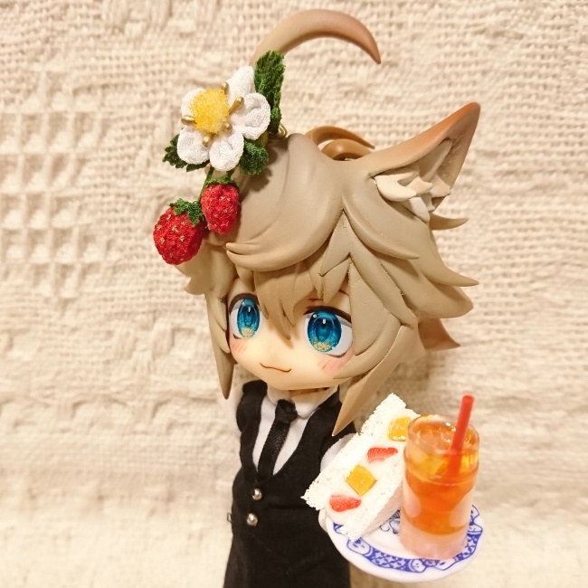 つまみ細工のいちご飾り(磁石式・ねんどろいど頭部用)