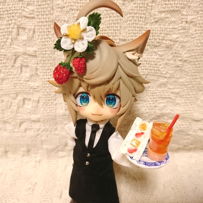 つまみ細工のいちご飾り(磁石式・ねんどろいど頭部用)