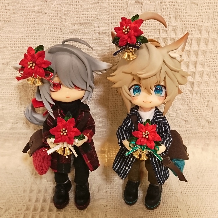 つまみ細工のポインセチア飾り(磁石式・ねんどろいど頭部用)