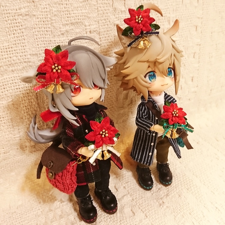 つまみ細工のポインセチア飾り(磁石式・ねんどろいど頭部用)