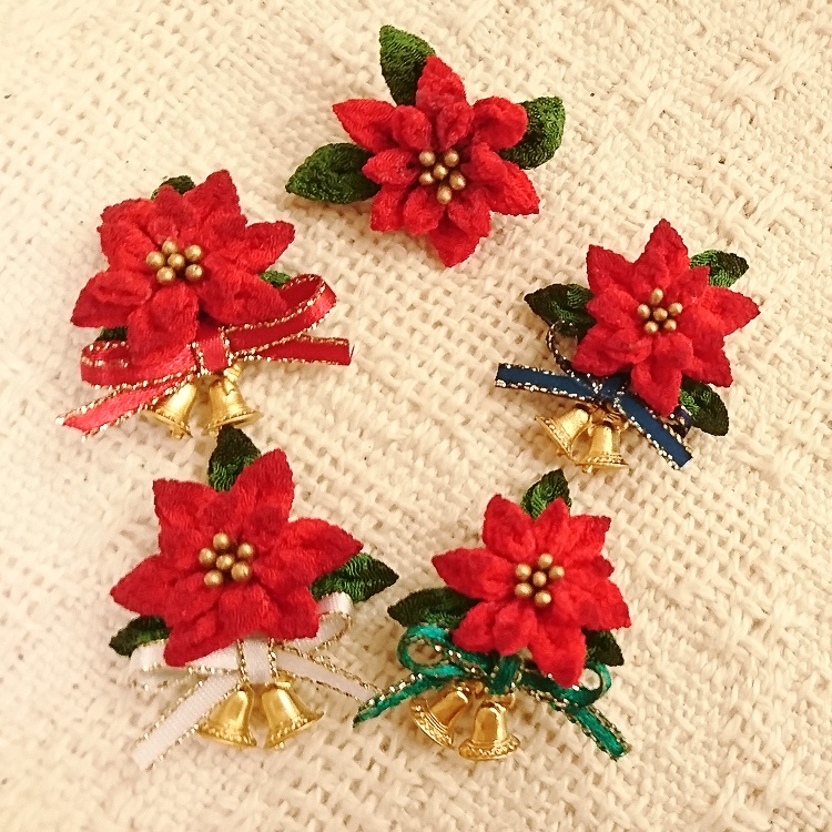 つまみ細工のポインセチア飾り(磁石式・ねんどろいど頭部用)