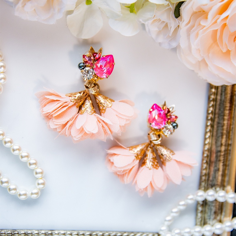 16 🎍 pink bijou tassel flower pierce/earring