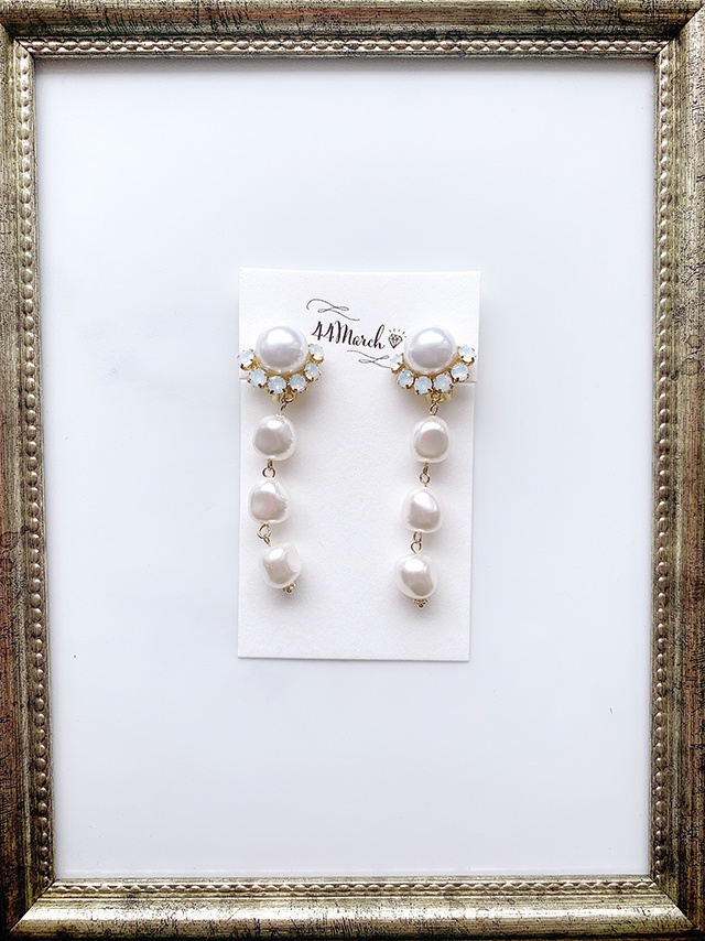 ホワイトオパールとパールのシンプルなピアス/イヤリング