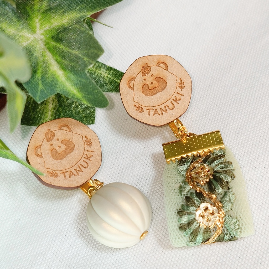 木製たぬピアス